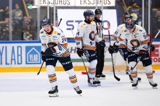 Växjös Karl Henriksson jublar
