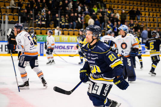 HV71s Mattias Tedenby deppar