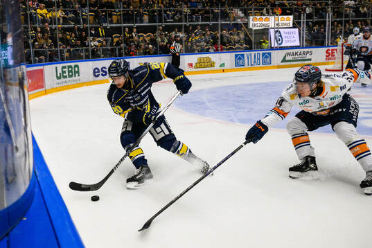HV71s Andre Petersson och Växjös Karl Henriksson