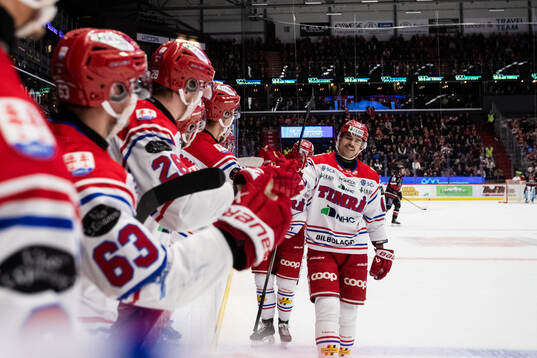 Timrås Emil Pettersson jublar