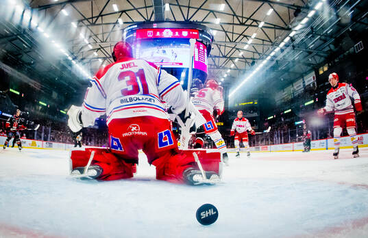 Timrås målvakt Tim Juel släpper in 1-3 pucken