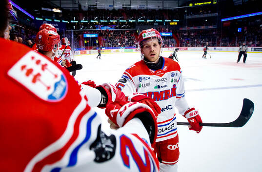 Timrås Linus Nässén jublar vid 0-2