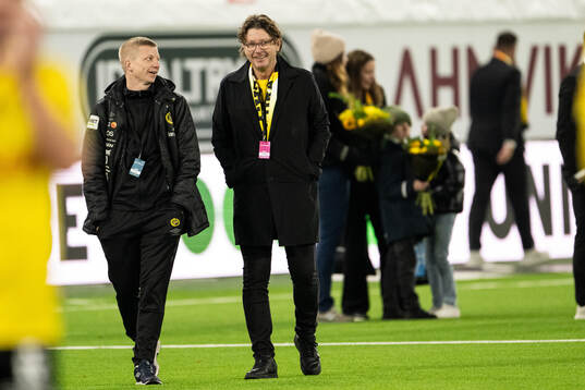 Elfsborgs Johan Mattson och klubbchef Stefan Andreasson