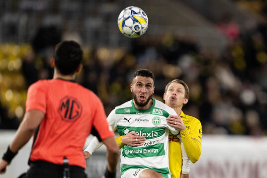 Västerås Elyas Bouzaiene och Elfsborgs Simon Hedlund