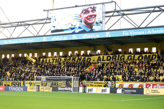 Klas Ingesson hyllas innan