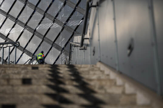 En ordningsvakt utanför Tele2 Arena