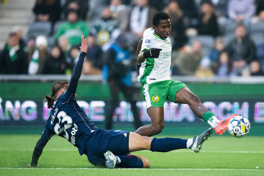 Malmö FFs Elison Makolli och Hammarbys Bouzomana Toure