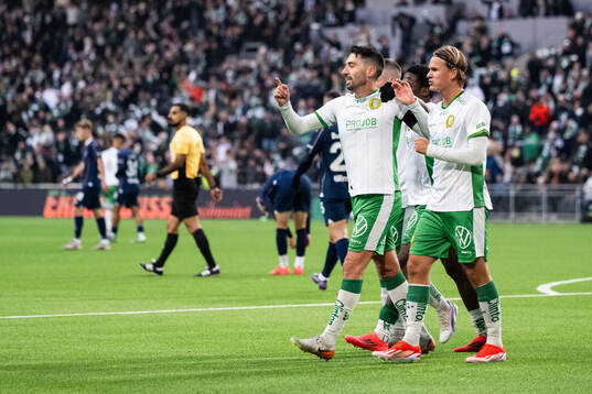 Hammarbys Nahir Besara jublar med lagkamrater