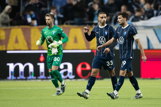 Malmö FFs Elison Makolli och Colin Rösler deppar