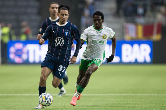 Malmö FFs Adrian Skogmar och Hammarbys Bazoumana Touré
