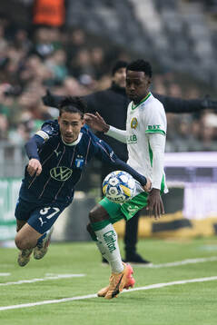 Malmö FFs Adrian Skogmar och Hammarbys Shaquille Pinas