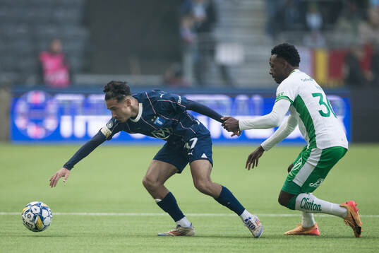 Malmö FFs Adrian Skogmar och Hammarbys Shaquille Pinas