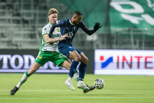 Hammarbys Victor Eriksson och Malmö FFs Isaac Kiese Thelin