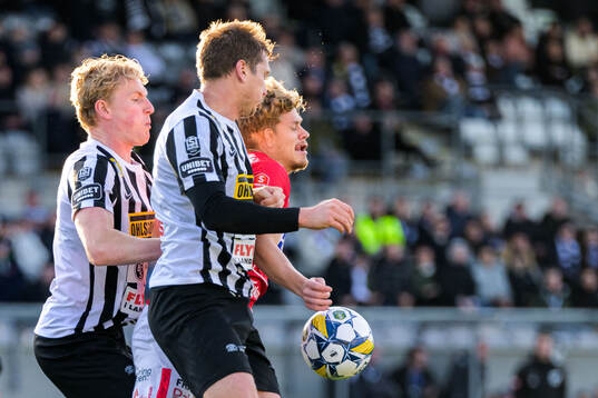 Landskronas Gustaf Westström och Degerfors Kevin Holmén