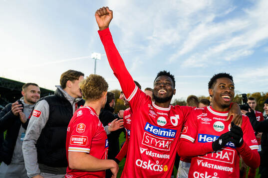 Degerfors Mamadouba Diaby och Nahom Girmai Netabay jublar
