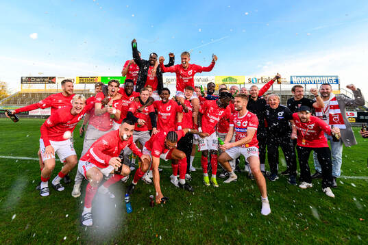 Degerfors spelare och ledare jublar över avancemanget till