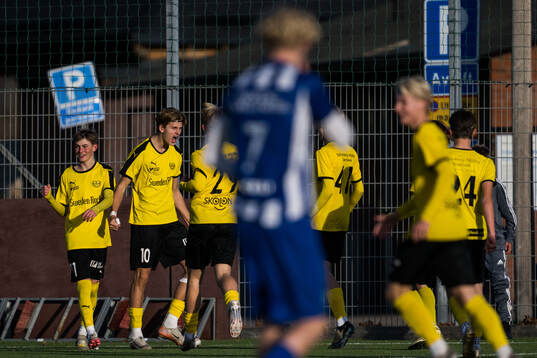 Mjällbys Elias Johnsson jublar