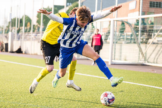IFK Göteborgs Melwin Hedman och Mjällbys Charles Rosén