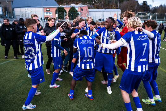 IFK Göteborgs spelare jublar