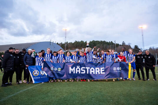 IFK Göteborgs spelare jublar