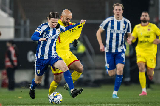 IFK Göteborgs Kolbeinn Thordarson och Kalmars Robert Gojani