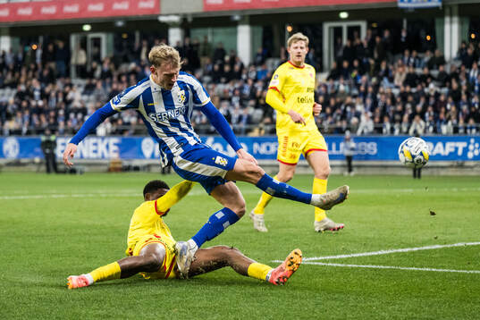 Kalmars Vince Osuji och IFK Göteborgs Laurs Skjellerup
