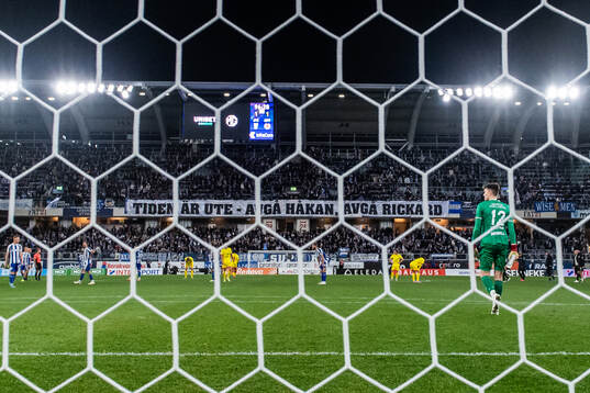 IFK Göteborgs supportrar med en nbanderoll som uppmanar