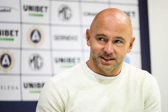 Kalmars tränare Stefan Larsson på presskonferensen