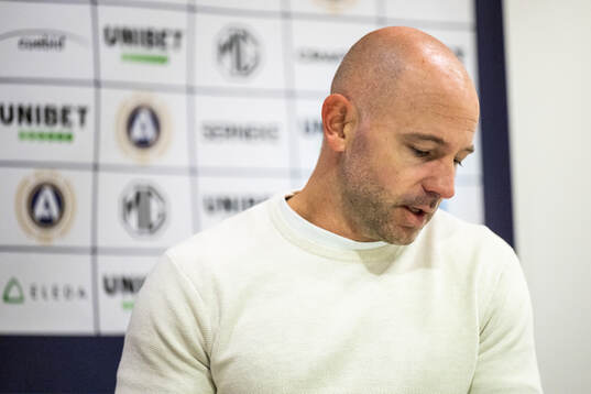 Kalmars tränare Stefan Larsson på presskonferensen