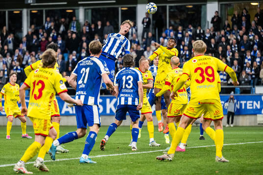 IFK Göteborgs Laurs Skjellerup och Kalmars Vince Osuji