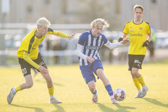 Mjällbys Alex Malmström och IFK Göteborgs Axel