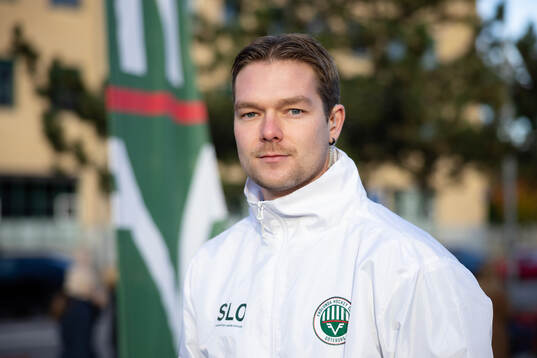Frölundas SLO Viktor Mark utanför Scandinavium