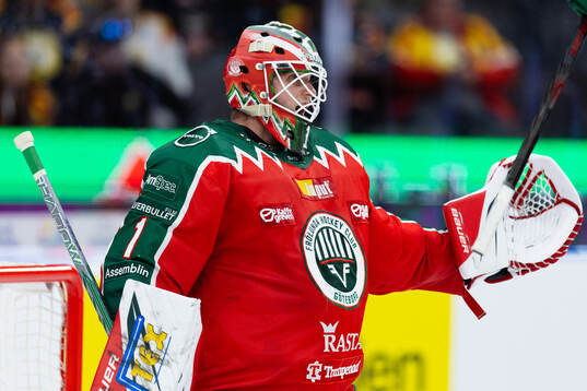Frölundas målvakt Lars Johansson jublar