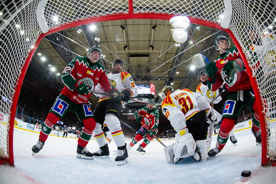 Frölundas Isac Born gör 2-1 på Brynäs målvakt Erik