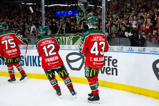 Frölundas spelare tackar klacken