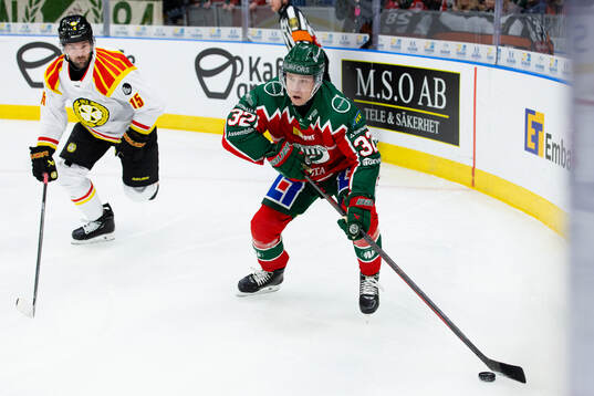 Brynäs Simon Bertilsson och Frölundas Noah Hasa