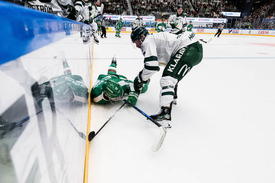 Rögles Felix Nilsson och Färjestads Axel Bergkvist