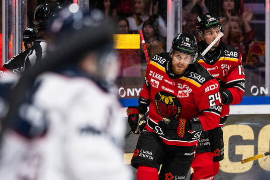 Luleås Brendan Shinnimin jublar