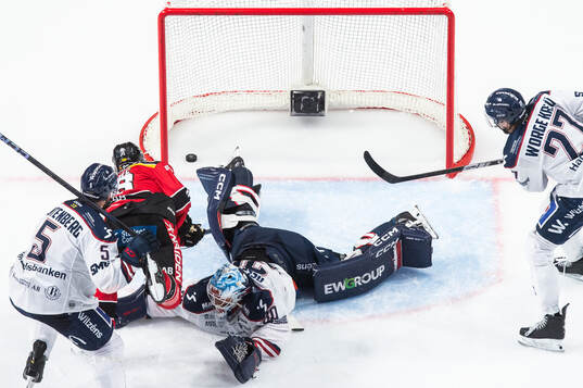 Luleås Mathias Bromé gör 5-1 bakom Linköpings målvakt