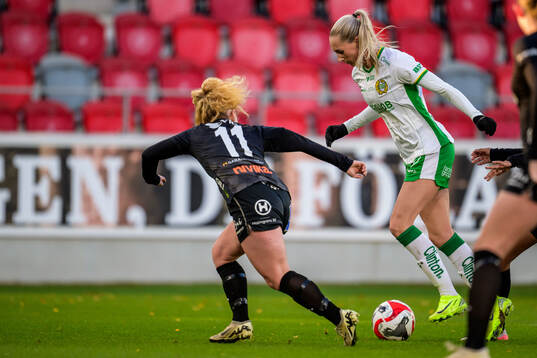 Växjö DFFs Sophia Redenstrand och Hammarbys Ellen
