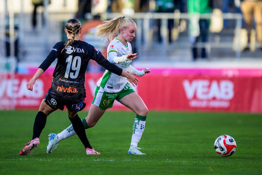 Växjö DFFs Larkin Russel och Hammarbys Emilie Joramo