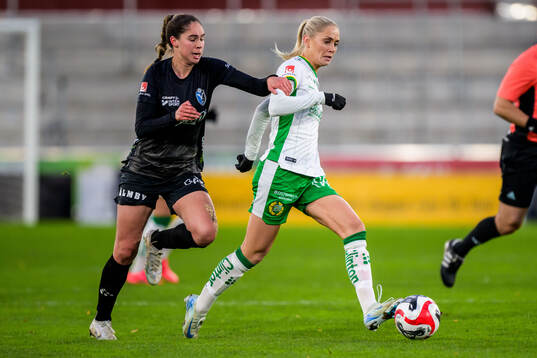 Växjö DFFs Bryndis Arna Nielsdottir och Hammarbys Alice