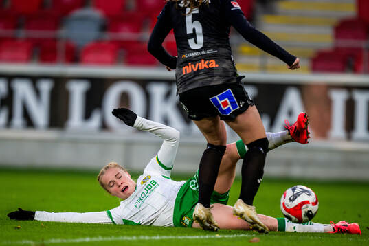 Hammarbys Julie Blakstad och Växjö DFFs Emma Holmqvist