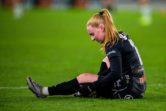 Växjö DFFs Thordis Elva Agustsdottir har ont