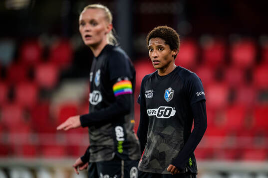 Växjö DFFs Emma Pennsäter och Eva Dessislava Dupuy deppar