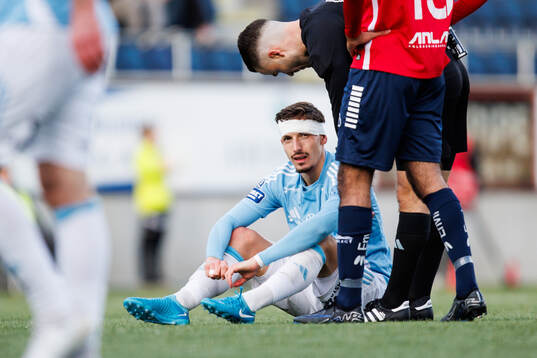 Gefles Lukas Browning Lagerfeldt har ont