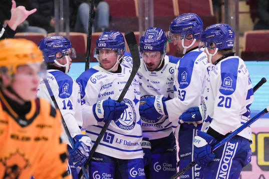 Leksands Marek Hrivik jublar med lagkamrater
