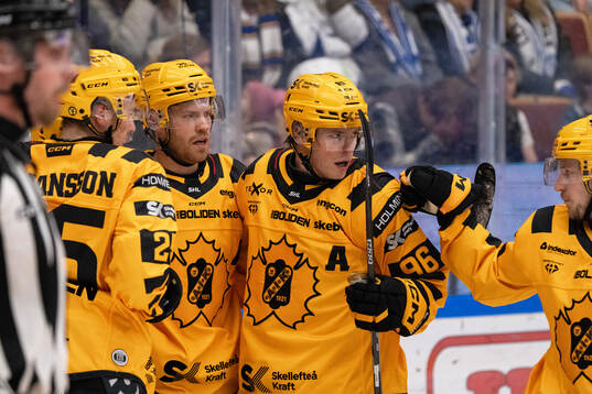 Skellefteås Oscar Lindberg jublar