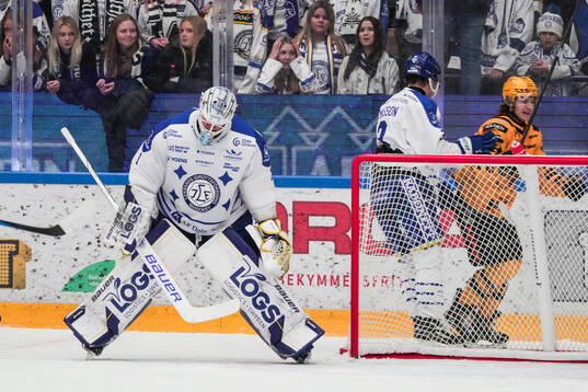 Leksands målvakt Marcus Gidlöf deppar