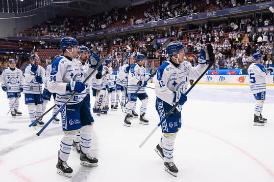 Leksands Peter Cehlarik och Kalle Östman jublar
